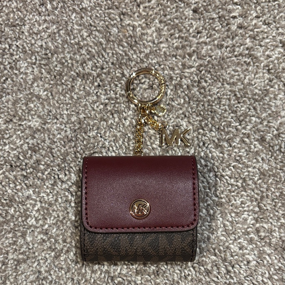 Michael Kors Jet Set Travel Case for Air Pods